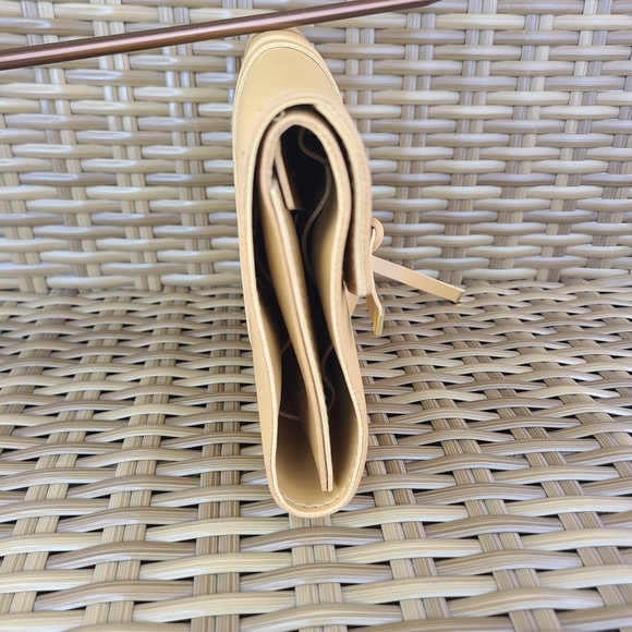 Glass Ladder & Co Katherine Vegan Leather Tech Organizer Roll Tan - Picture 13 of 16